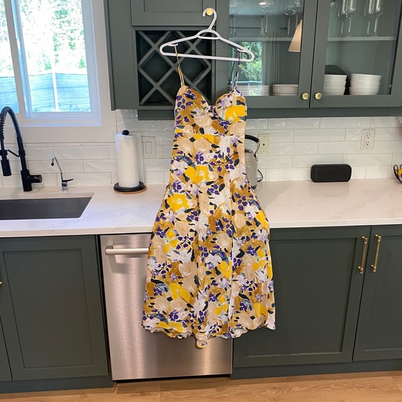 Floral Summer Dress with Silt and Cutout Detail M - Picture 1 of 4